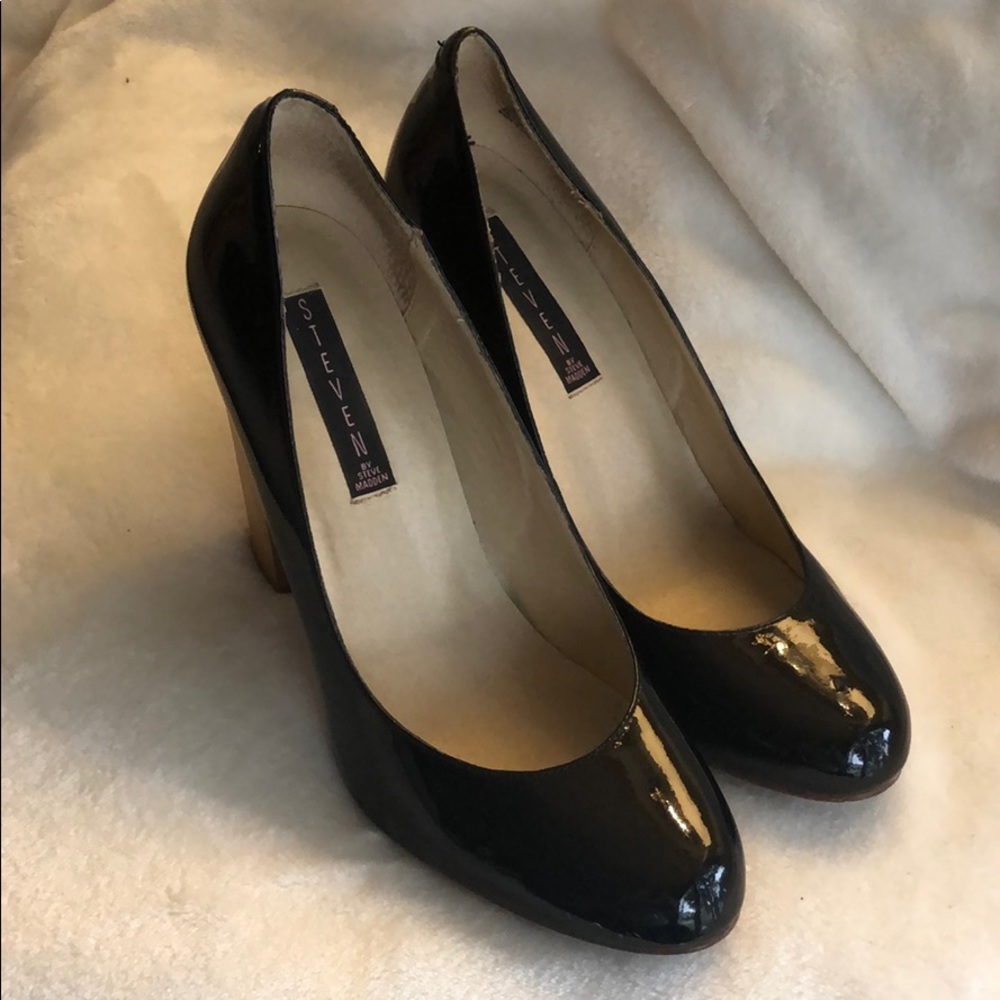 Steve Madden Black Patent Pumps